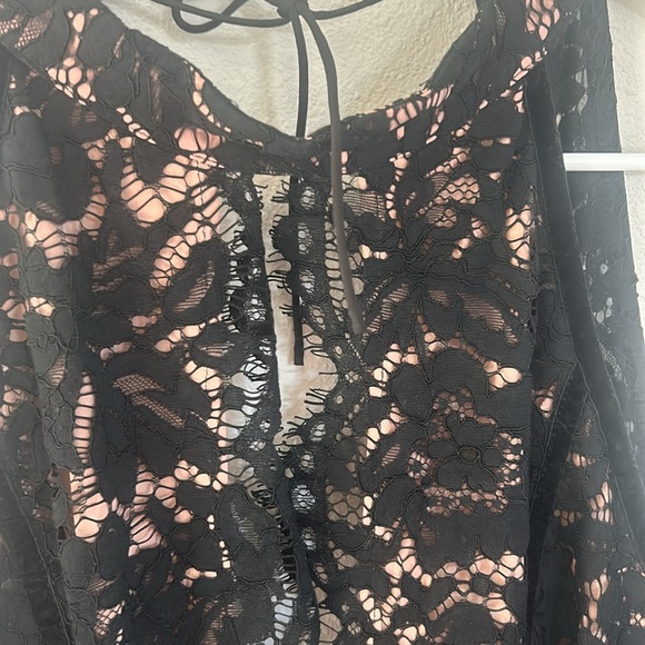 Black backless lacy dress - Picture 2 of 7